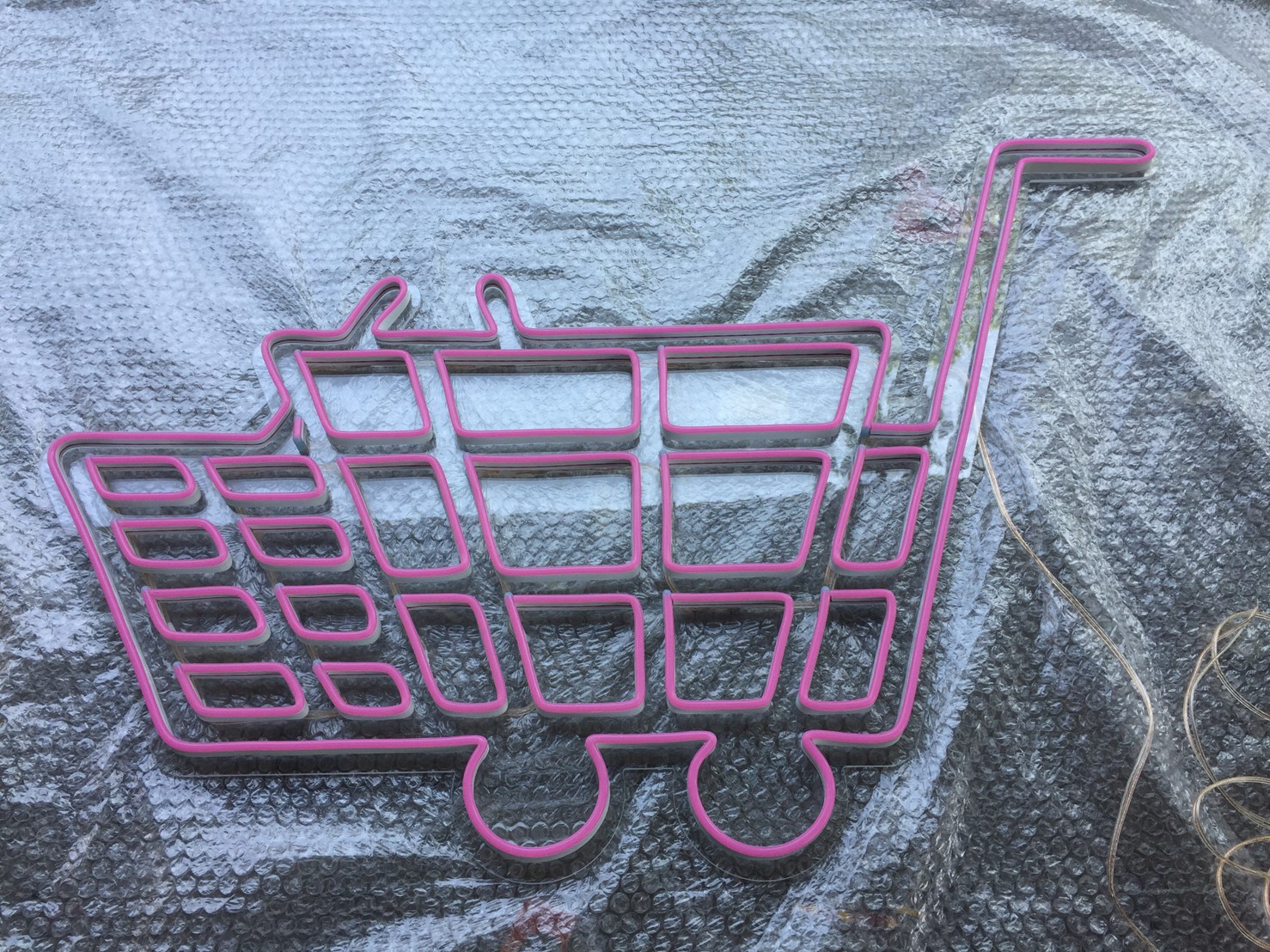 ไฟนีออน เฟค