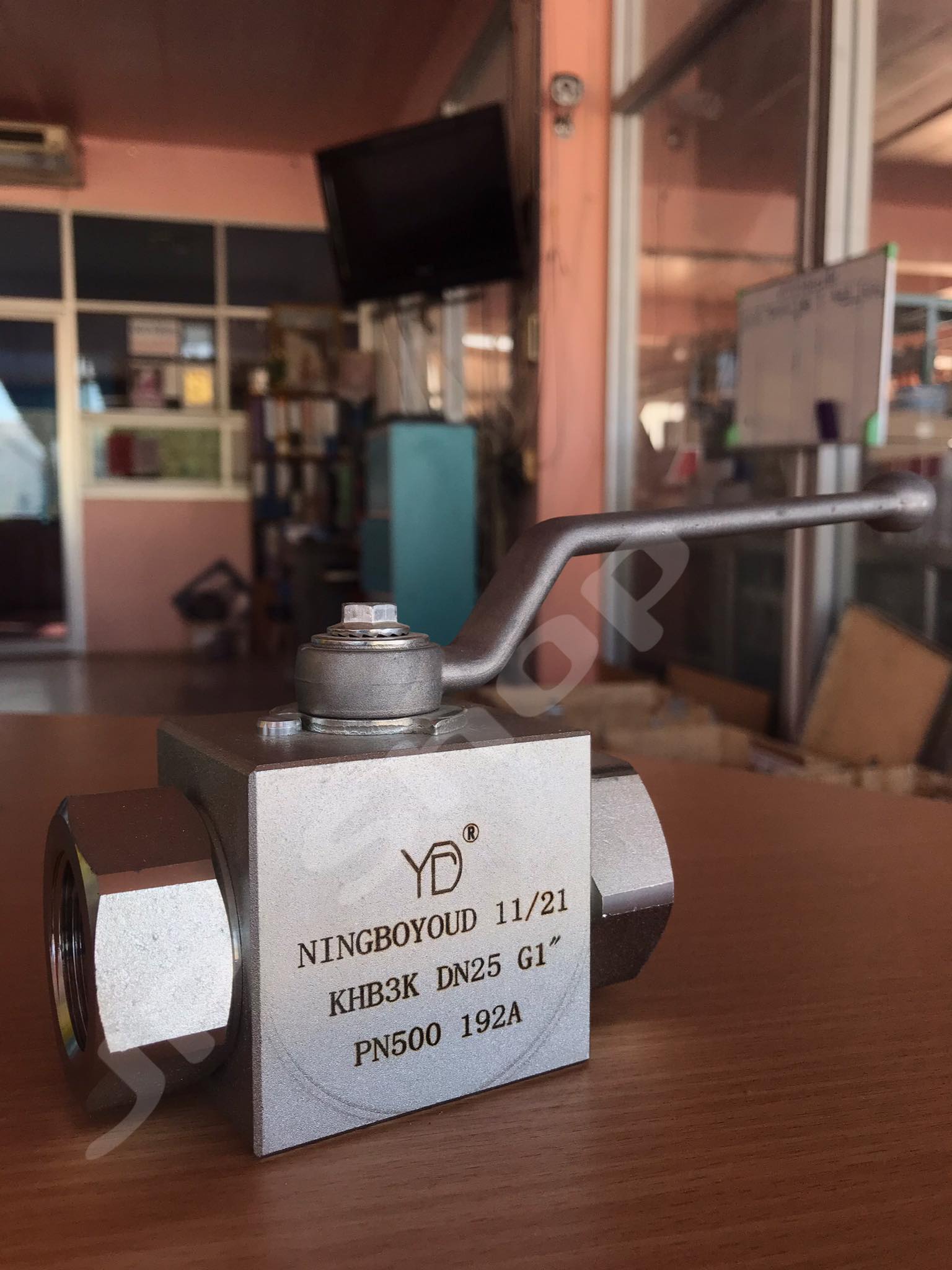 บอลวาล์ว3ทาง แรงดันสูงสำหรับไฮดรอลิก ขนาด1นิ้ว #13524