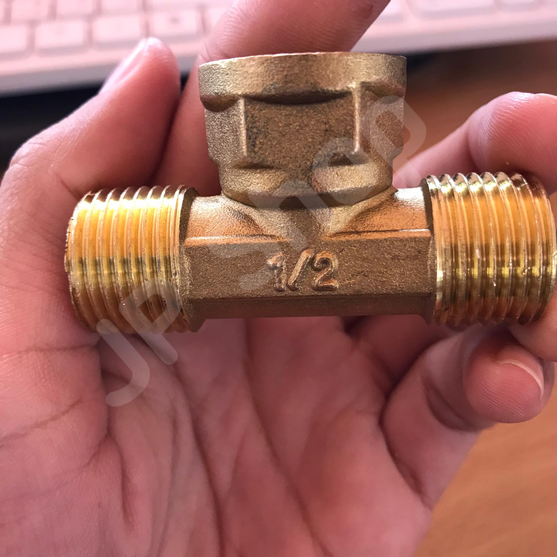 ข้อต่อสามทางทองเหลืองขนาด 4 หุน เกลียวนอก-นอก-ใน ข้อต่อ สามทาง เกลียวใน1 เกลียวนอก 2 ทองเหลือง ขนาด 4 หุน #1654