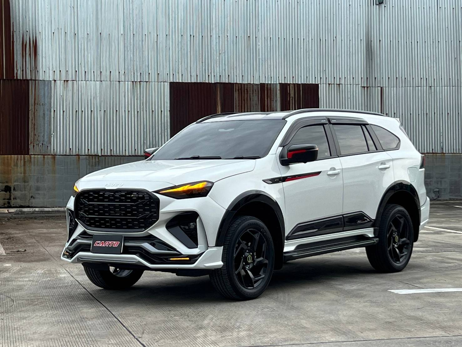 ชุดแต่ง ชุดสเกิร์ต Isuzu MU-X 2025 รุ่น EMPEROR M1 เฉพาะ RS