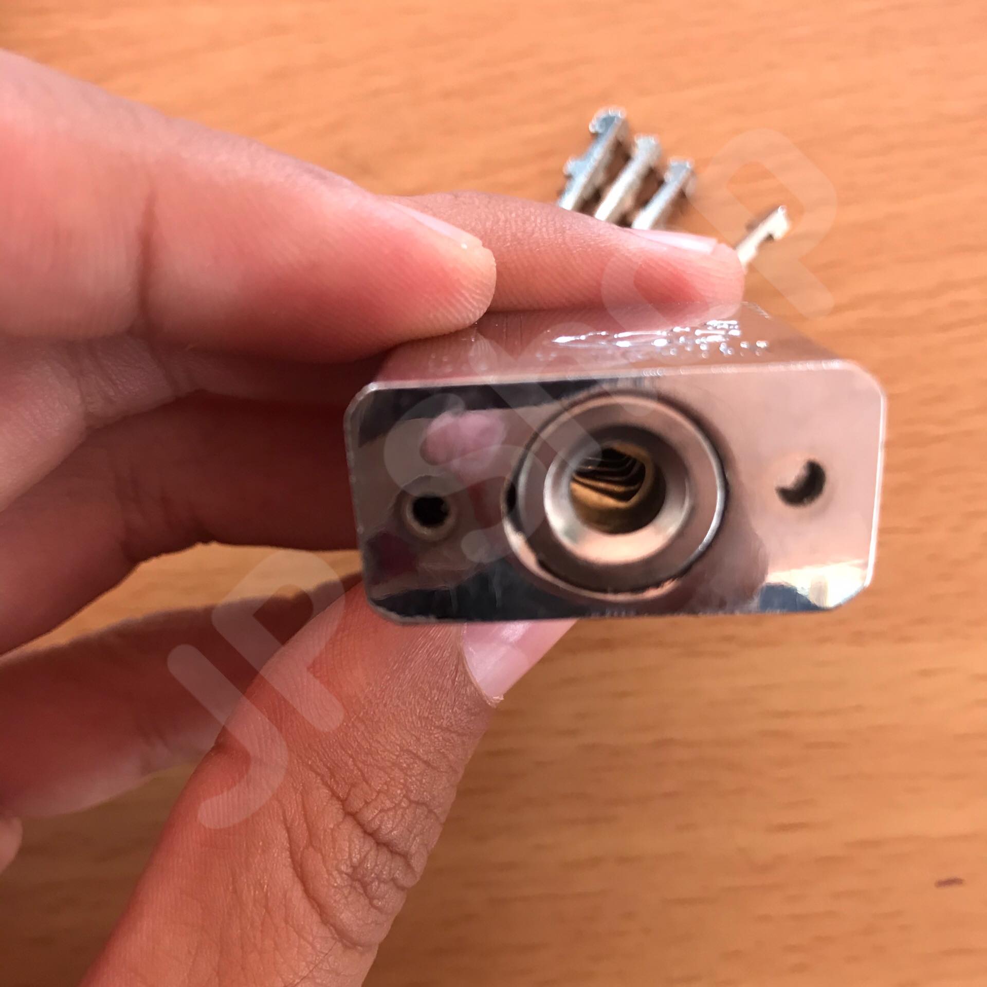 กุญแจล็อคบ้าน ล็อคครัว ล็อคอเนประสงค์ 30 มม. ล็อคแน่นหนา คงทน ราคาถูก สนใจสั่งซื้อได้เลย ห่วงสั้น #910