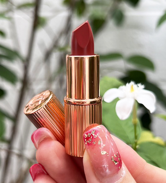 Charlotte Tilbury Matte Revolution Lipstick 1.1g สี # Walk of No Shame ลิปสติก