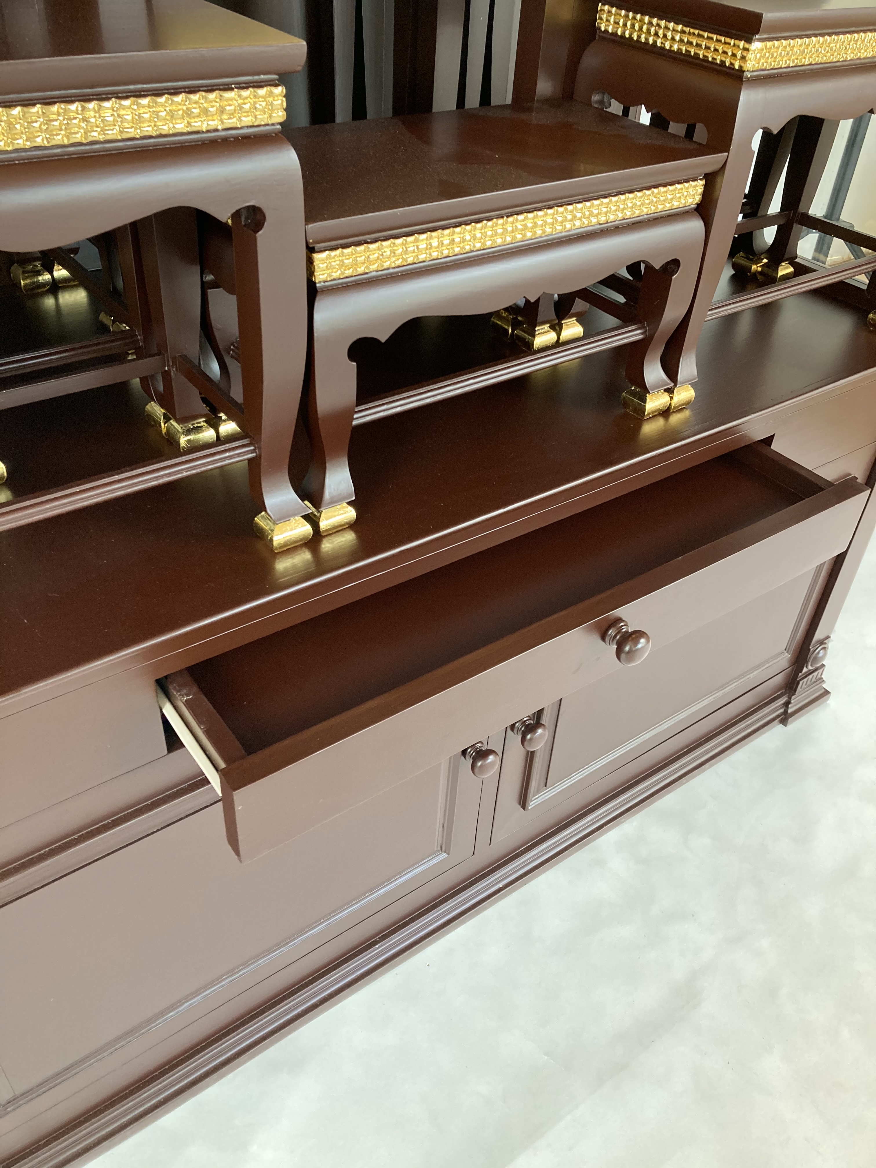 ตู้พระพร้อมโต๊ะหมู่ 9 หน้า 8