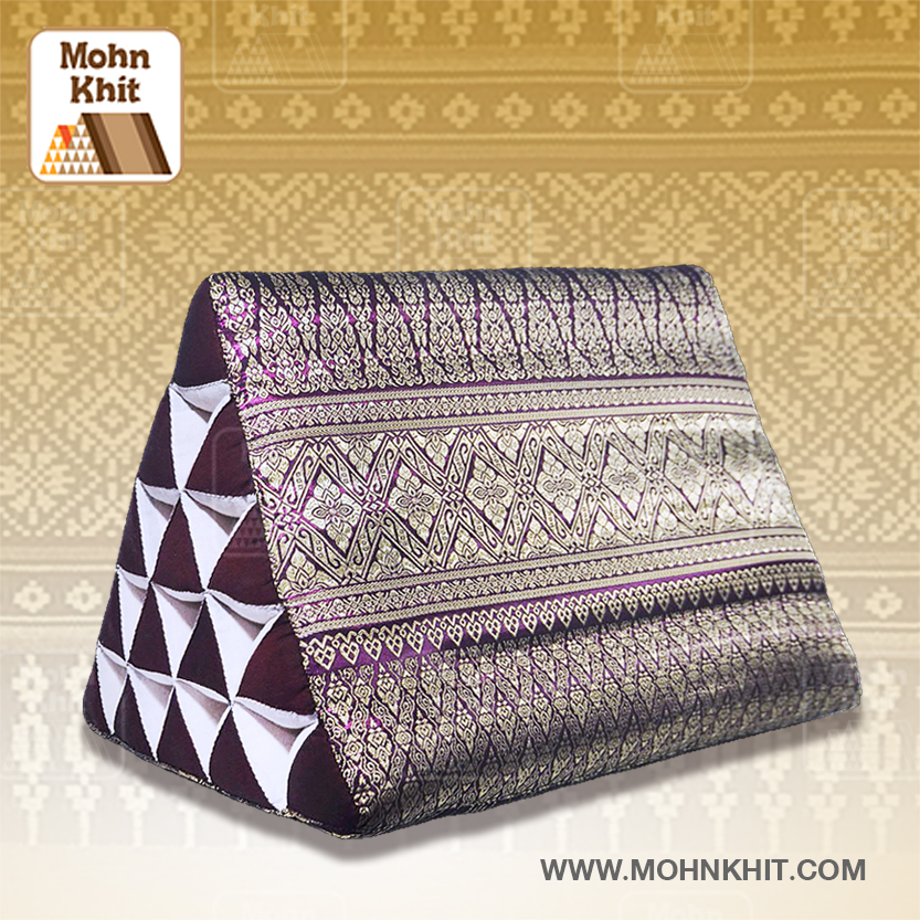หมอนสามเหลี่ยม15ช่องผ้าไหมดิ้นทอง 55cmx38cmx40cm// Thai Tri-angle Cotton kapok Traditional Floor Cushions.