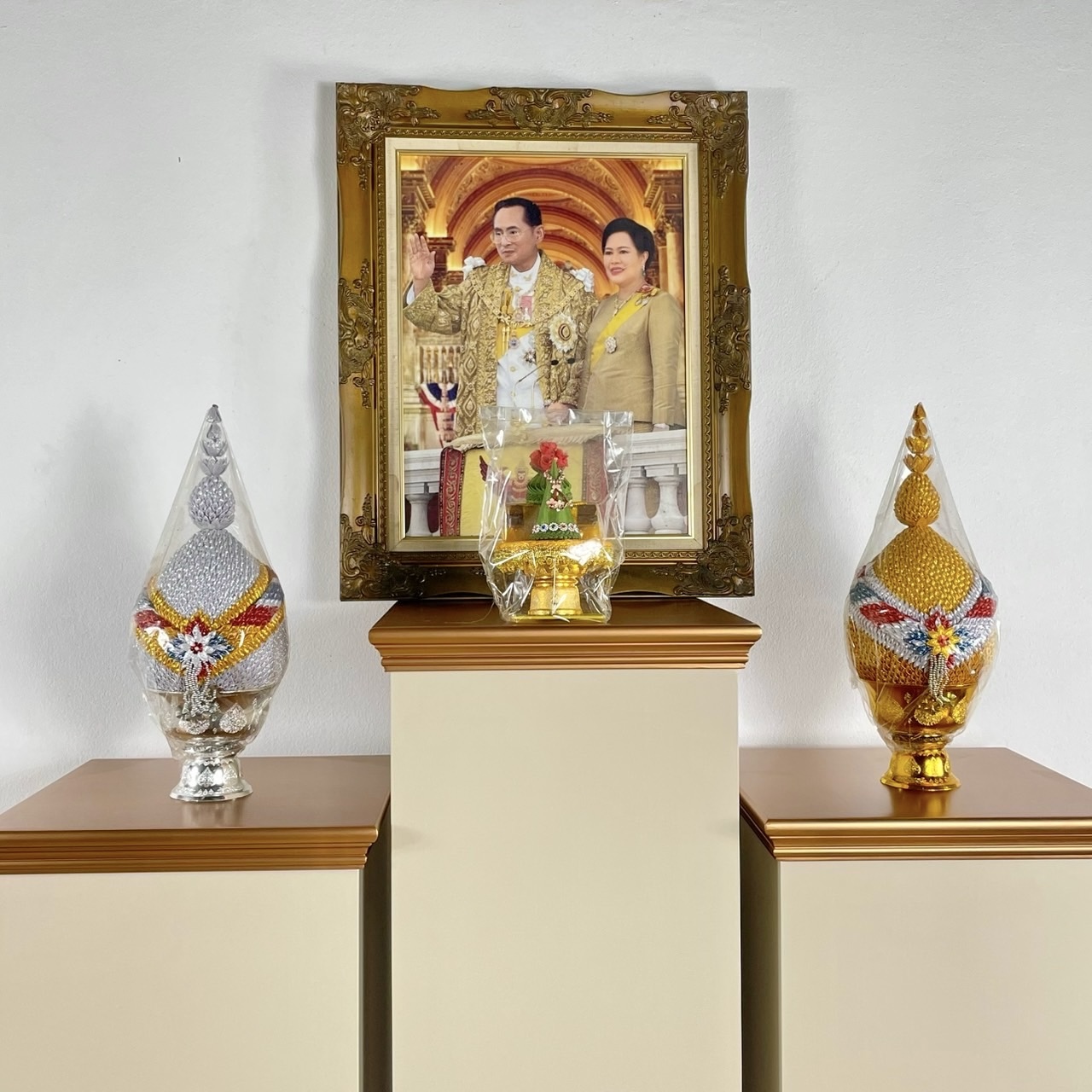 แท่นถวายพระพร สีครีมท็อปพิงก์โกลด์