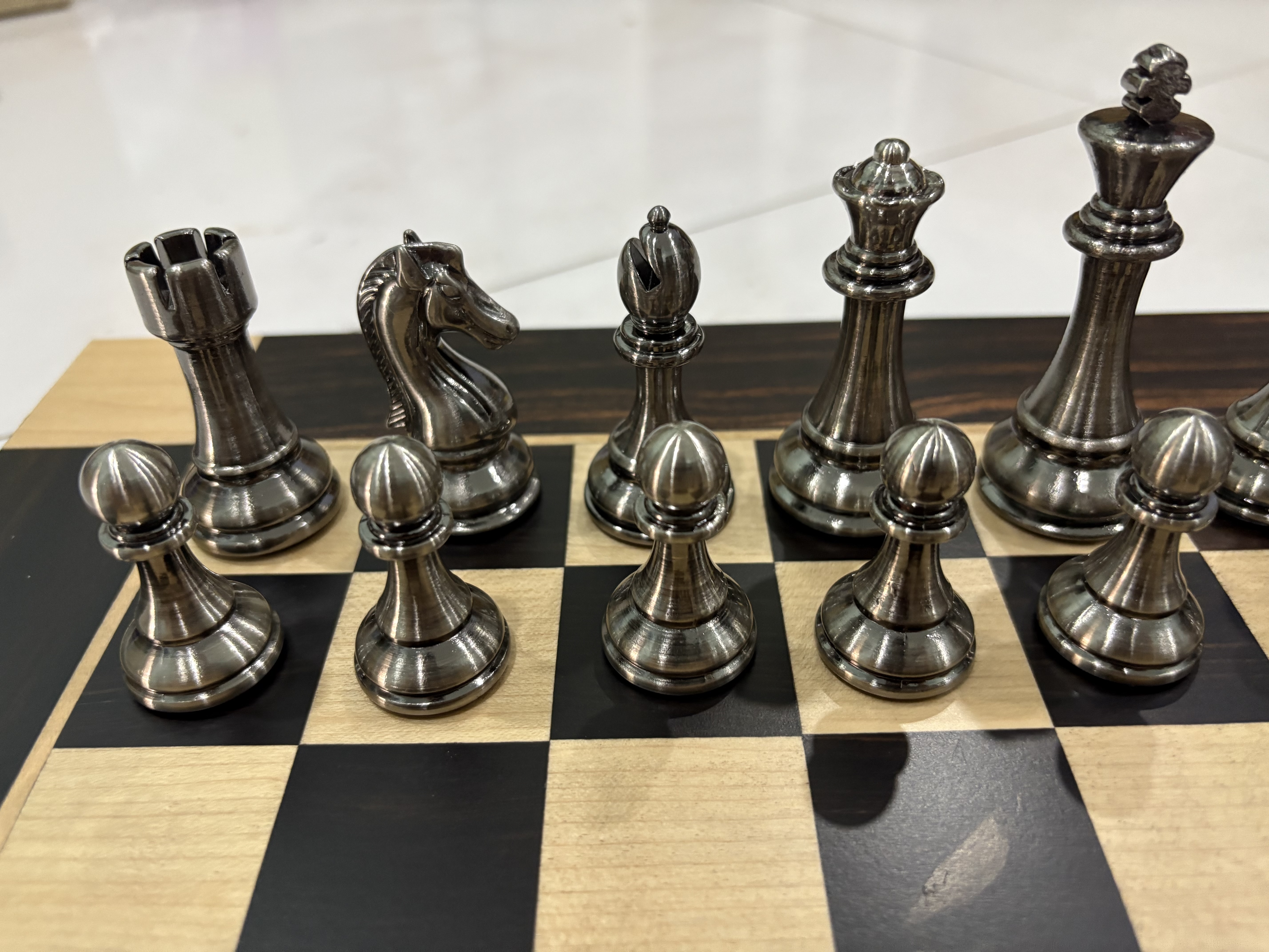 ชุดหมากรุกสากลไม้ebony+maple(ตัวzinc alloy) Gold Knight Wooden Chess Set 8