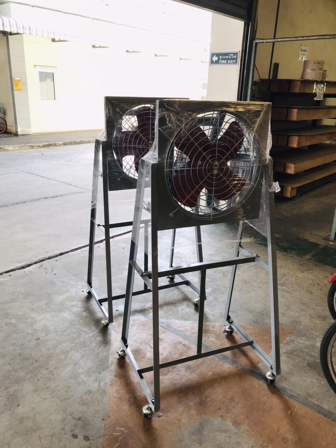 พัดลมอุตสาหกรรม Nature, ตะแกรงหน้าหลัง IF-18L, (ขาตั้ง) 18 นิ้ว