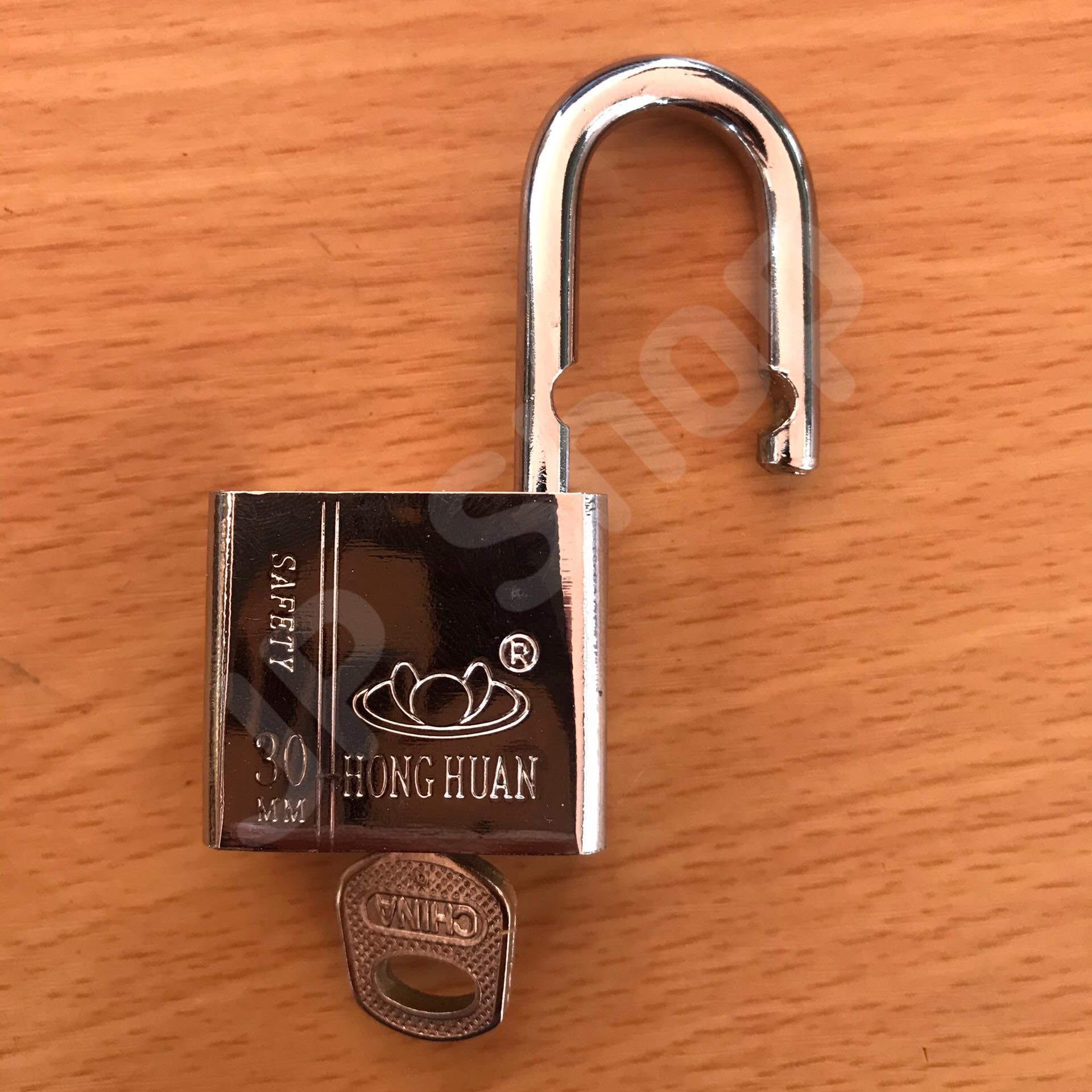 กุญแจล็อคบ้าน ล็อคครัว ล็อคอเนประสงค์ 30 มม. ล็อคแน่นหนา คงทน ราคาถูก สนใจสั่งซื้อได้เลย ห่วงสั้น #910