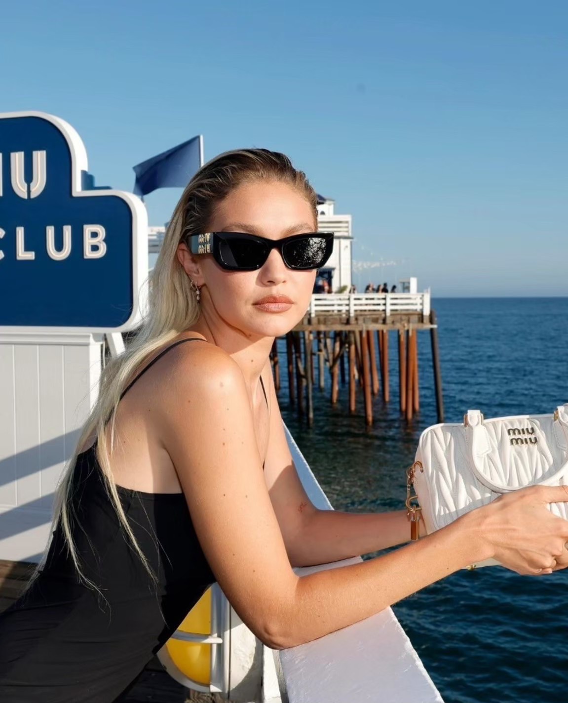 แว่นกันแดด MiuMiu Glimpse MU 09WS