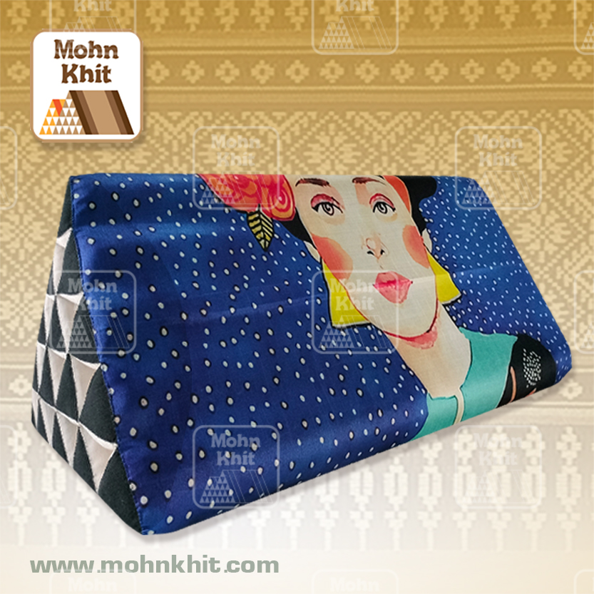 หมอนสามเหลี่ยม15ช่องไหมอินเดีย 52cmx 80 cmx32cm //woman of the flora Tri-angle Cotton kapok 100%Traditional Floor Cushions.