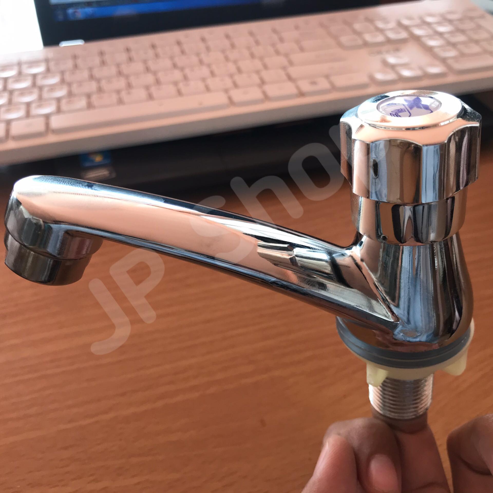 ก๊อกน้ำอ่างล้างหน้าสแตนเลส 04 ขนาด 4 หุน ก๊อกน้ำ ก๊อกอ่างล้างหน้า สแตนเลส #04180