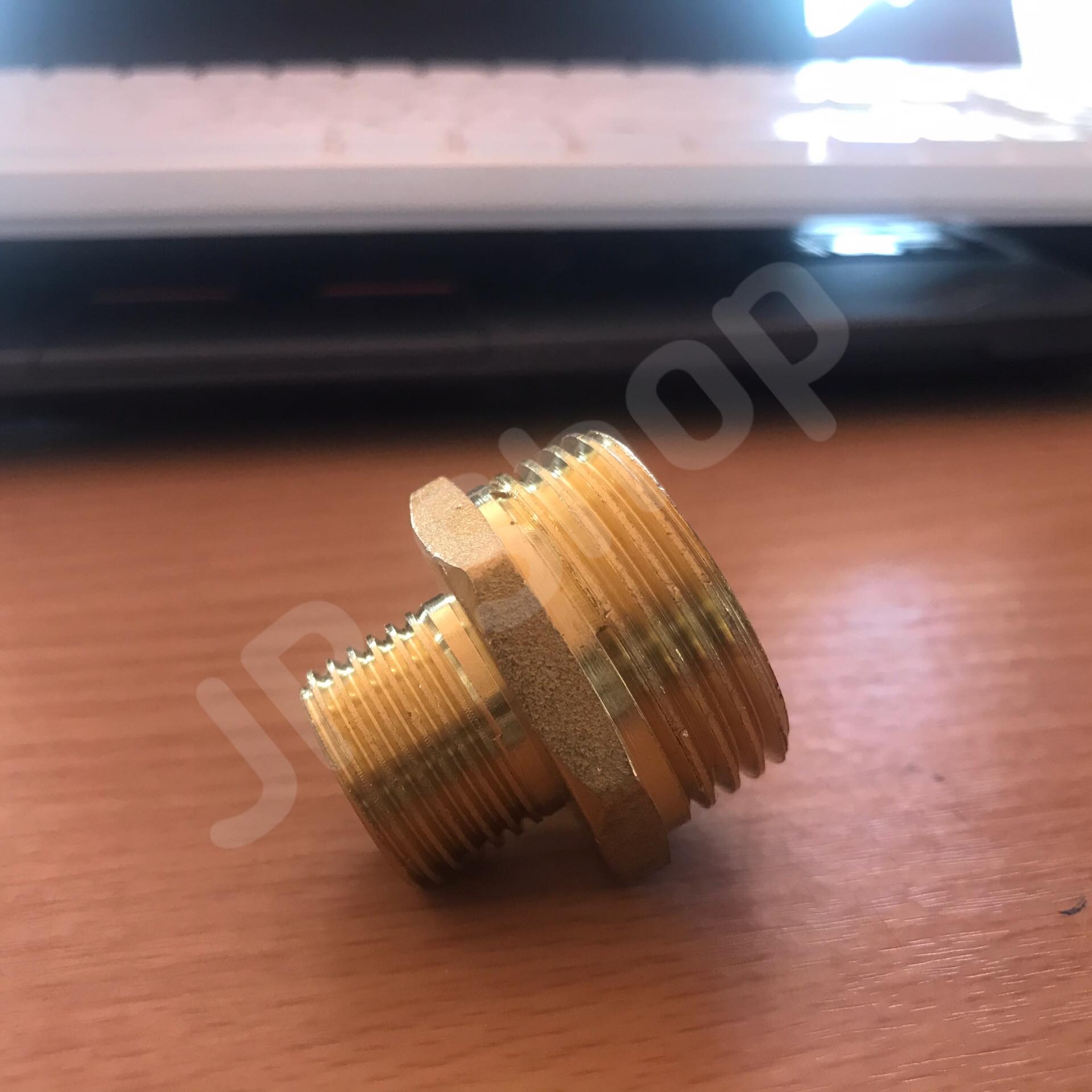 ข้อต่อทองเหลือง นิปเปิ้ล 1 '' ลด 4 หุน ข้อต่อ ทองเหลือง นิปเปิ้ล ขนาด 1 '' ลด 4 หุน #0154