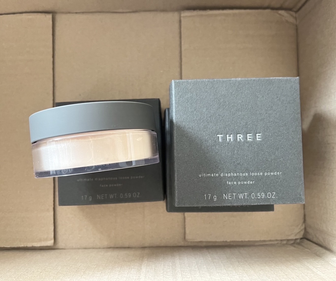 THREE Ultimate Diaphanous Loose Powder 17g เบอร์ 01 Translucent แป้งฝุ่นเนื้อละเอียด