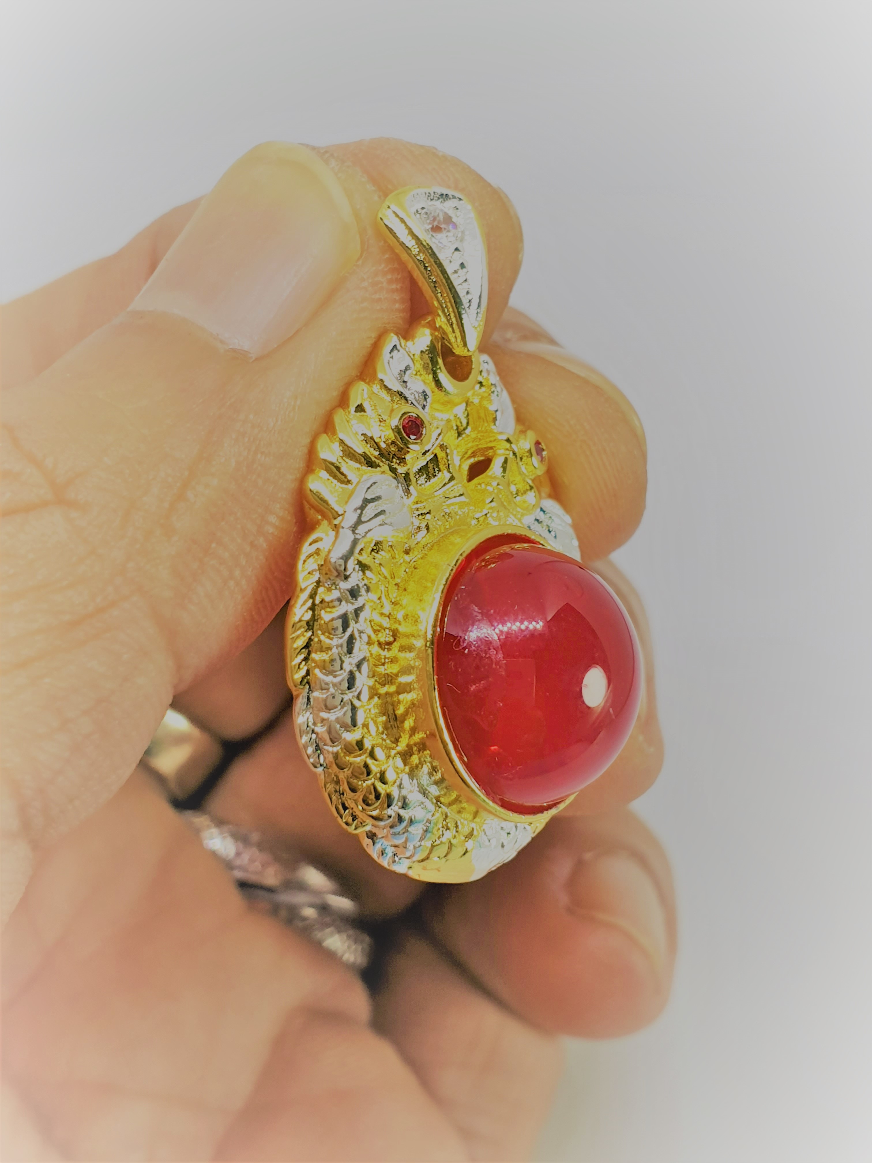 จี้ เพชรพญานาค มี6สี ม่วง เหลือง แดง ขนาดลูกแก้ว1.5cm. หุ้มทองแท้หนา 5 ไมครอน ไม่ลอก ไม่ดำ สามารถใส่อาบน้ำได้ ช่วยโชคลาภ