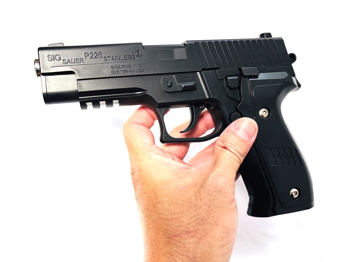 ปืนอัดลมสั้น รุ่น P226 ระบบชักยิงทีละนัด