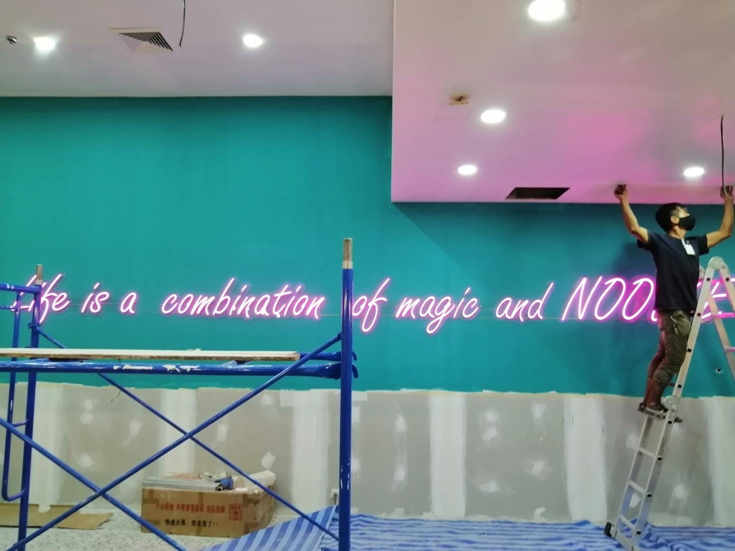 ผลิตป้ายไฟดัด ติดตั้ง ป้ายไฟนีออน LED ดัด Life is a สถานที่ โรบินสัน ไลฟ์สไตล์ สระบุรี