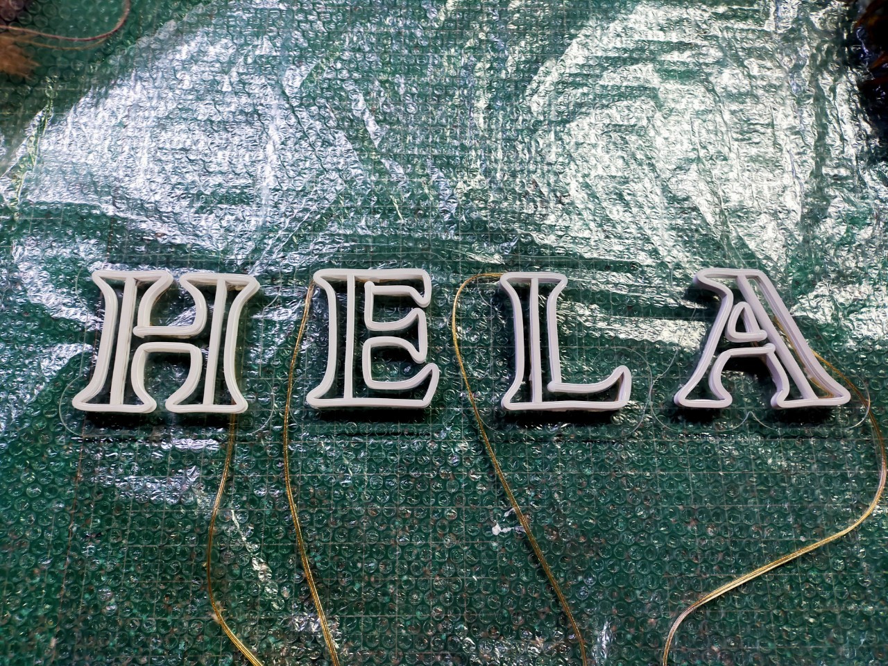 ไฟนีออน เฟค