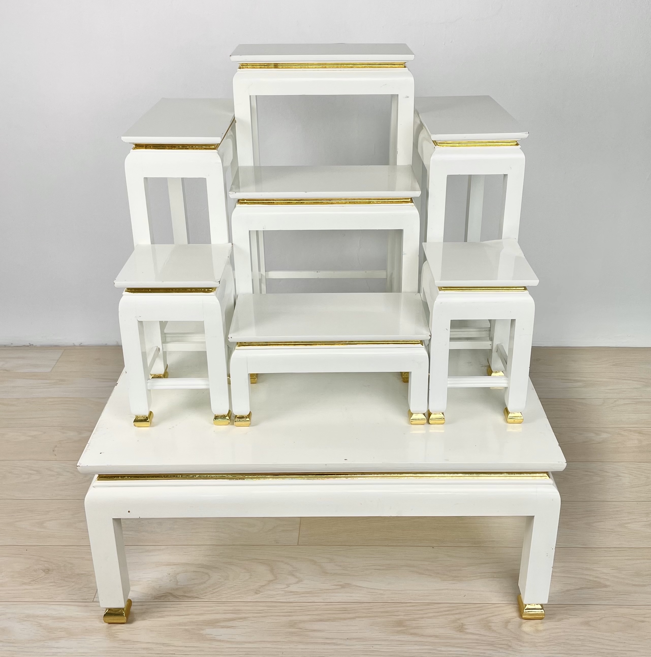 โต๊ะหมู่ 7 หน้า 6 สีขาว ปิดทอง ขาตุ่ม