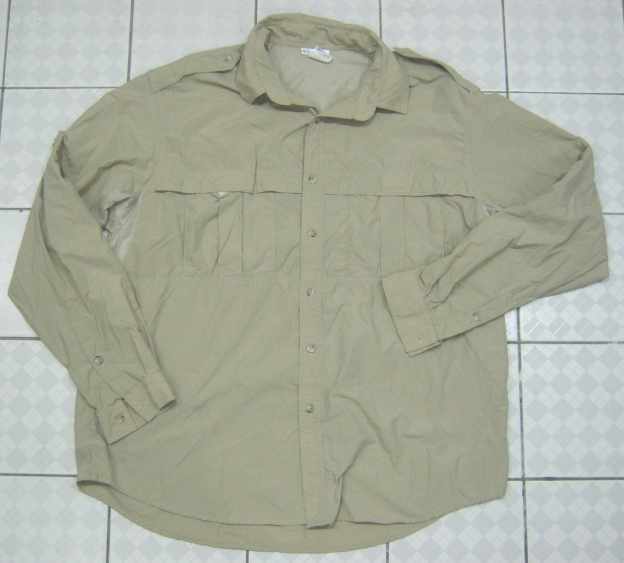 เสื้อเดินป่า