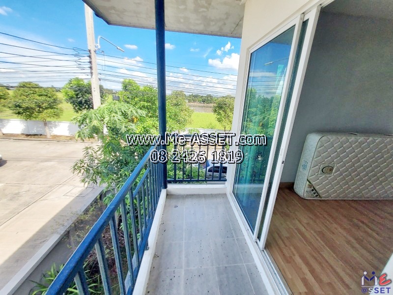 ขายทาวน์โฮมหลังมุมติดถนนเมน ย่าน เลียบคลองพระอุดม ซอยวัดท่าเกวียน คลองบางไผ่ วัดทองสะอาด ลาดหลุมแก้ว : ม.บ้านสวนธนาการ์เด้น : 2 ชั้น 40 ตร.วา