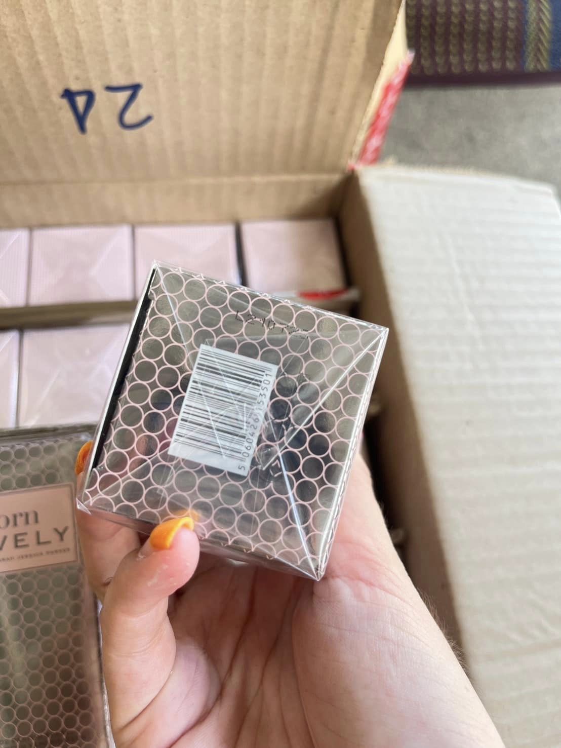 Sarah Jessica Parker Born Lovely EDP 30ml. ของแท้ (1กล่อง)