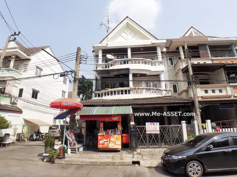 ขายทาวน์โฮม 3 ชั้น 18 ตรว ม.พรบดินทร ถ.นวมินทร์ 157 เขตบึงกุ่ม กรุงเทพฯ / การเดินทางสะดวกสามารถเข้า-ออกได้หลายเส้นทาง อาทิ ซอยนวลจันทร์ 36, 56, 157