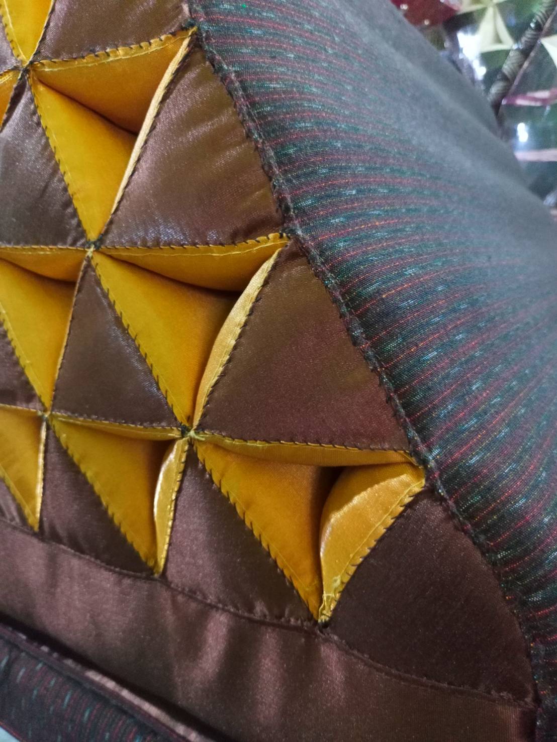 หมอนสามเหลี่ยม 15ช่องติดเบาะ3พับเสริมฐาน2ชั้น 60cmx180cmx56 cm// Triangle Thai Floor Cushions Traditional.