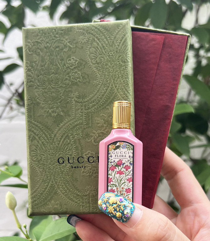 พร้อมกล่อง Gucci Flora Gorgeous Gardenia EDP 5ml.