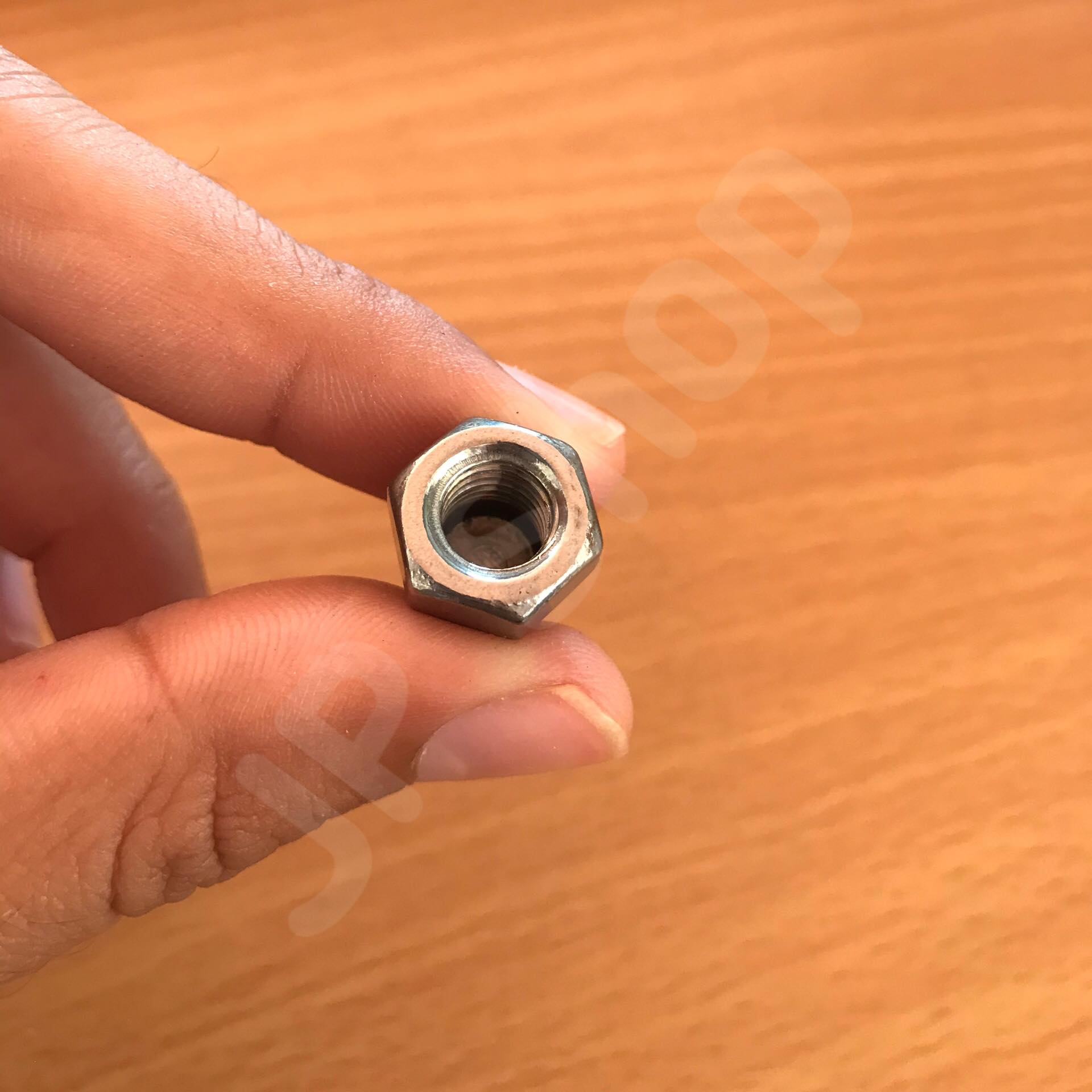 สกรูกลมเหลี่ยม M8*20 พร้อมฝาน็อตสแตนเลสM3-M24 ฝากลม M8 #050 #010 #00500 ขายเป็นแพ็ค แพ็ค5 ชุด