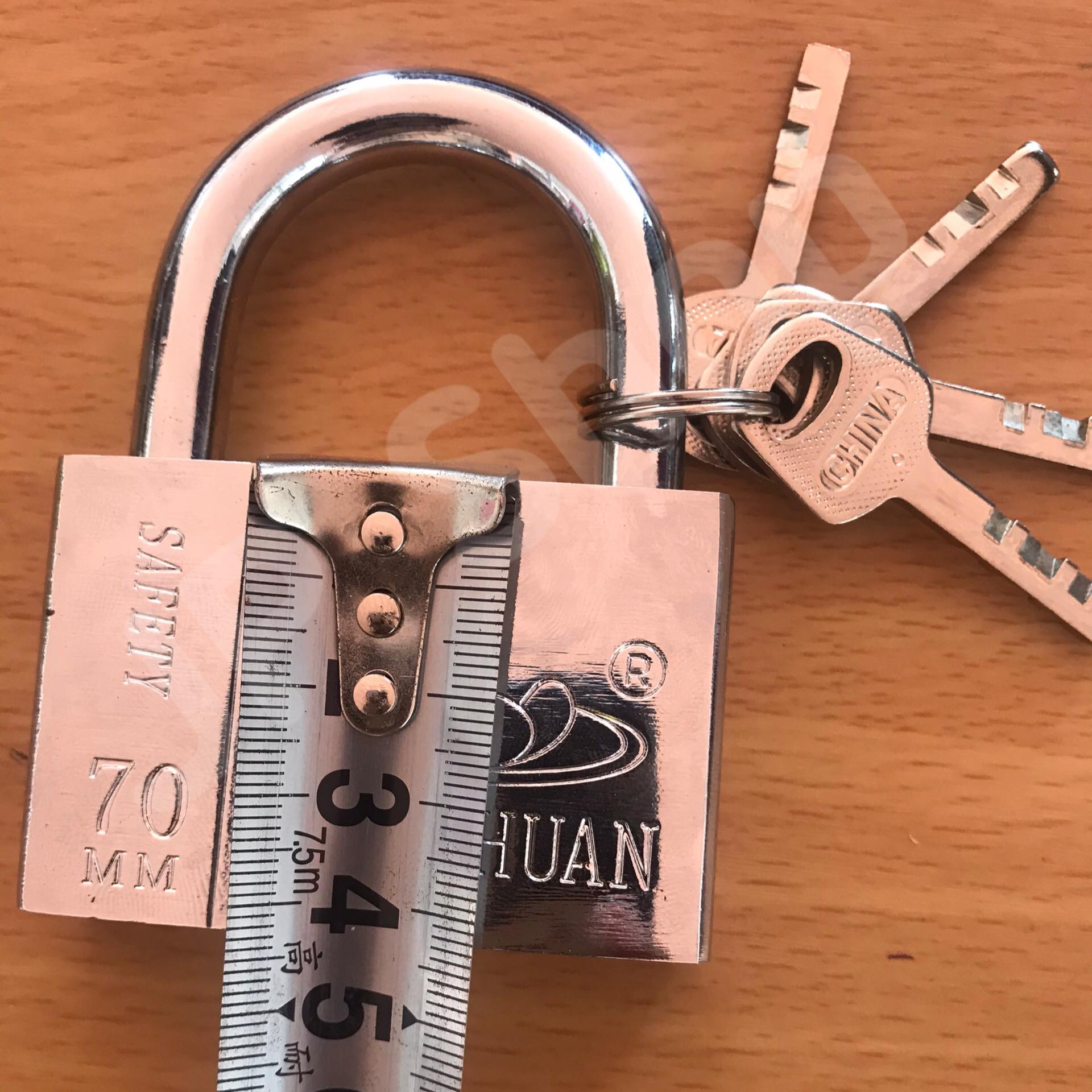 กุญแจล็อคบ้าน ล็อคครัว ล็อคอเนประสงค์ 70 มม. ล็อคแน่นหนา คงทน ราคาถูก สนใจสั่งซื้อได้เลย ห่วงสั้น #906