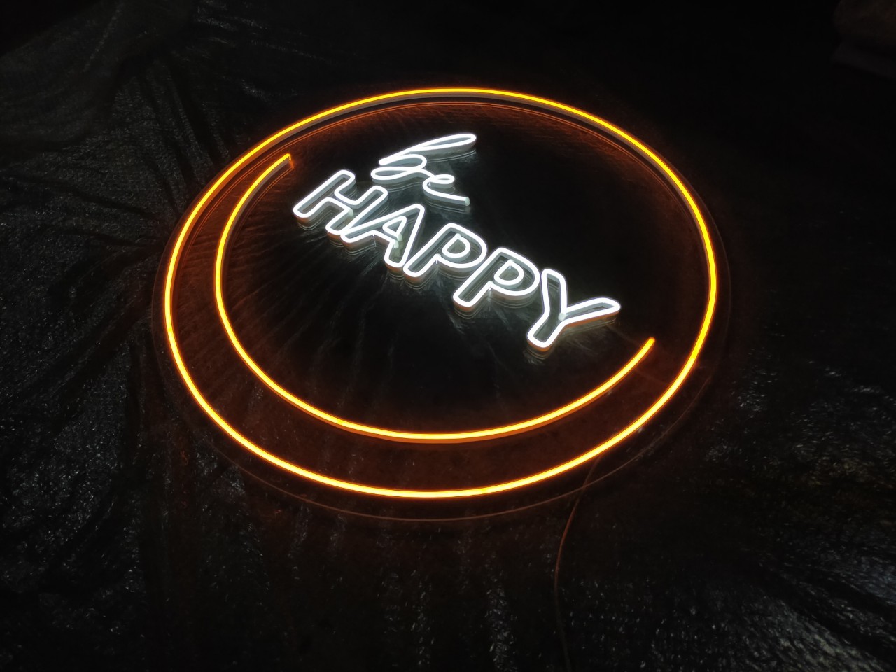 ไฟนีออน เฟค