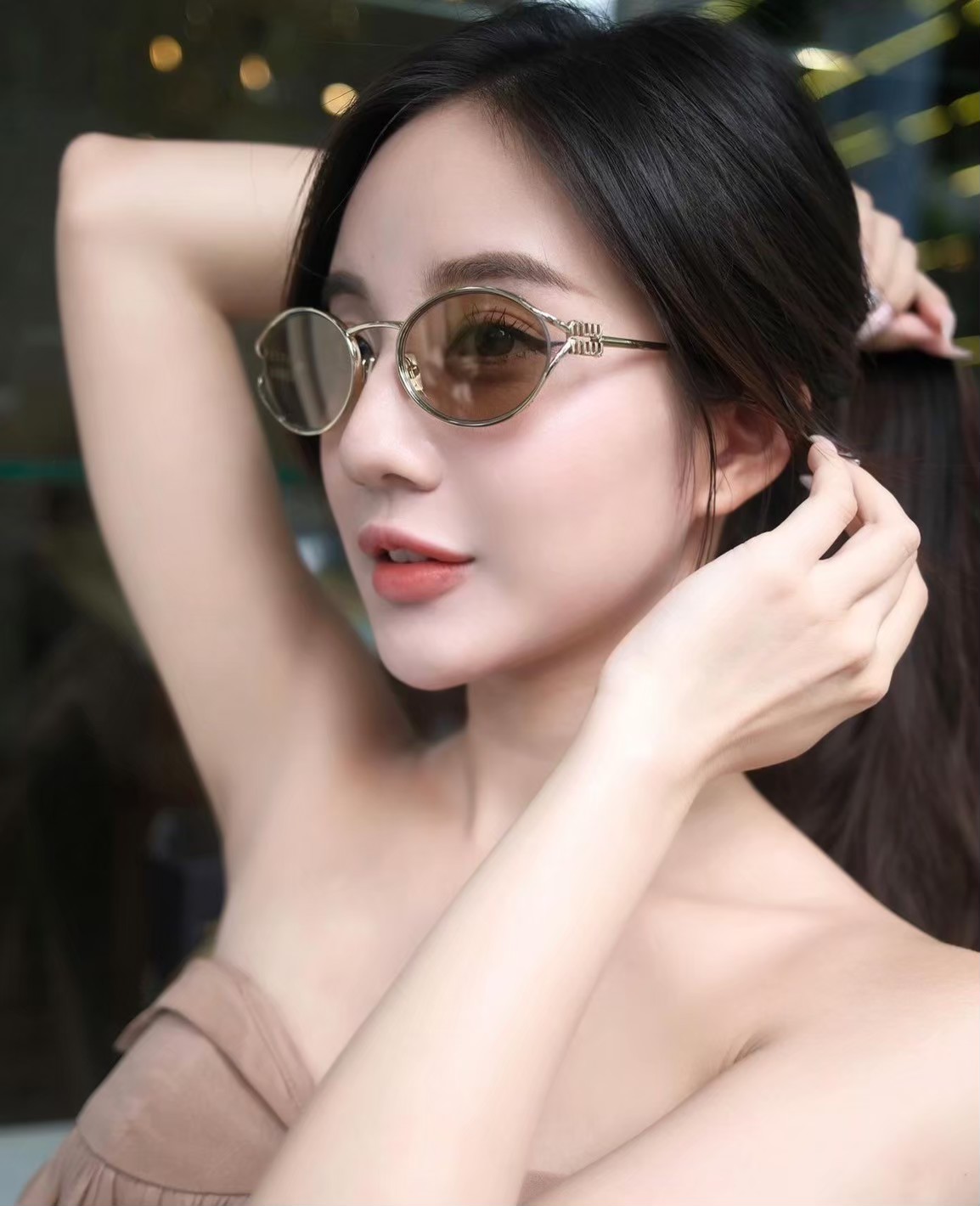 แว่นกันแดด MIUMIU LOGO MU52YS