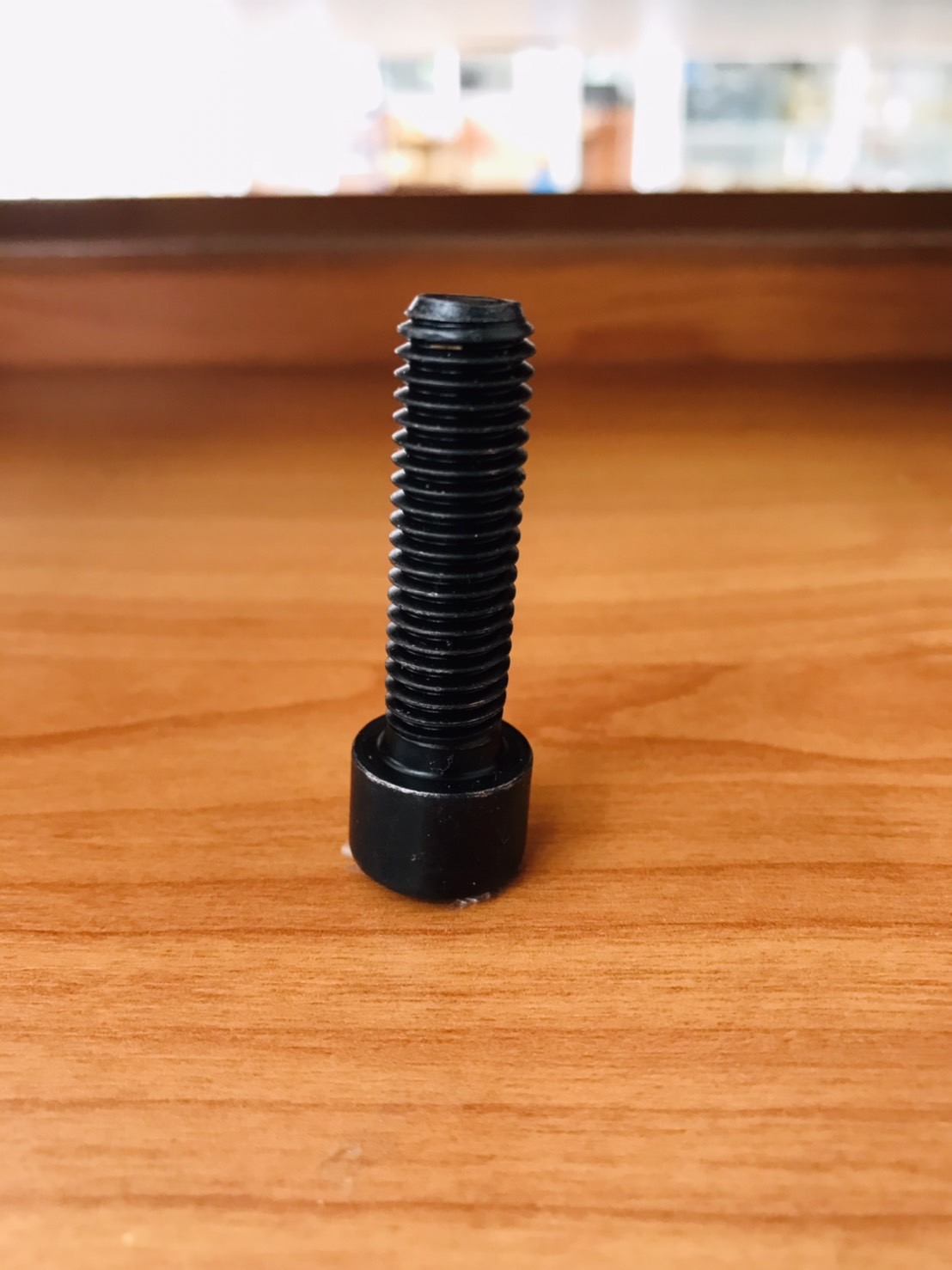 สกรูหัวจมดำ M10 เกลียว 1.5 ยาว 35 มม. (น็อตดำหน้าแปลน) Black Socket Head Screw M10 Thread 1.5 Length 35mm (Black Flange Bolt)#00003