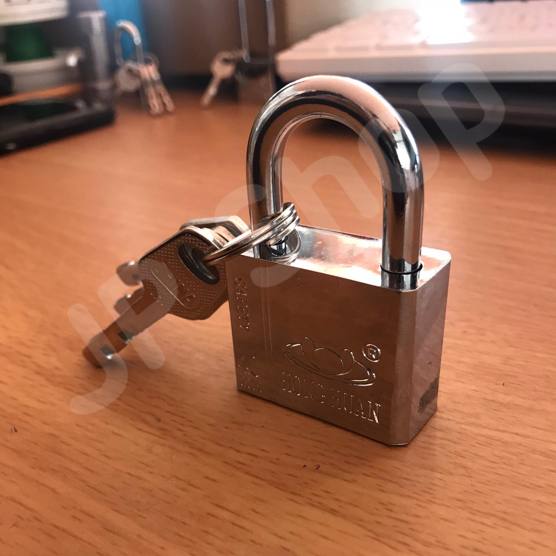 กุญแจล็อคบ้าน ล็อคครัว ล็อคอเนประสงค์ 40 มม. ล็อคแน่นหนา คงทน ราคาถูก สนใจสั่งซื้อได้เลย ห่วงสั้น #6971342321143