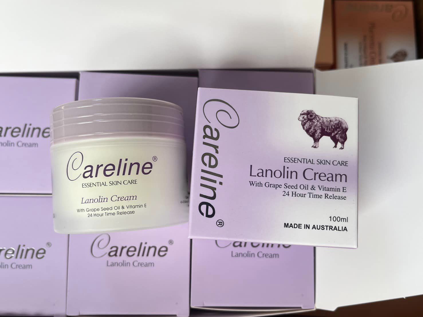 กระปุกม่วง Careline Lanolin Cream with Grape Seed Oil & Vitanmin E ขนาด 100ml.