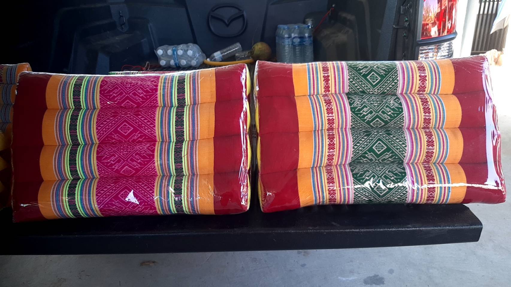 หมอนสามเหลี่ยมโบราณ ขนาด10 ช่องเดี่ยว //Ancient Pillow large 9 rows 38x20cm kapok 100%Traditional Floor Cushion.