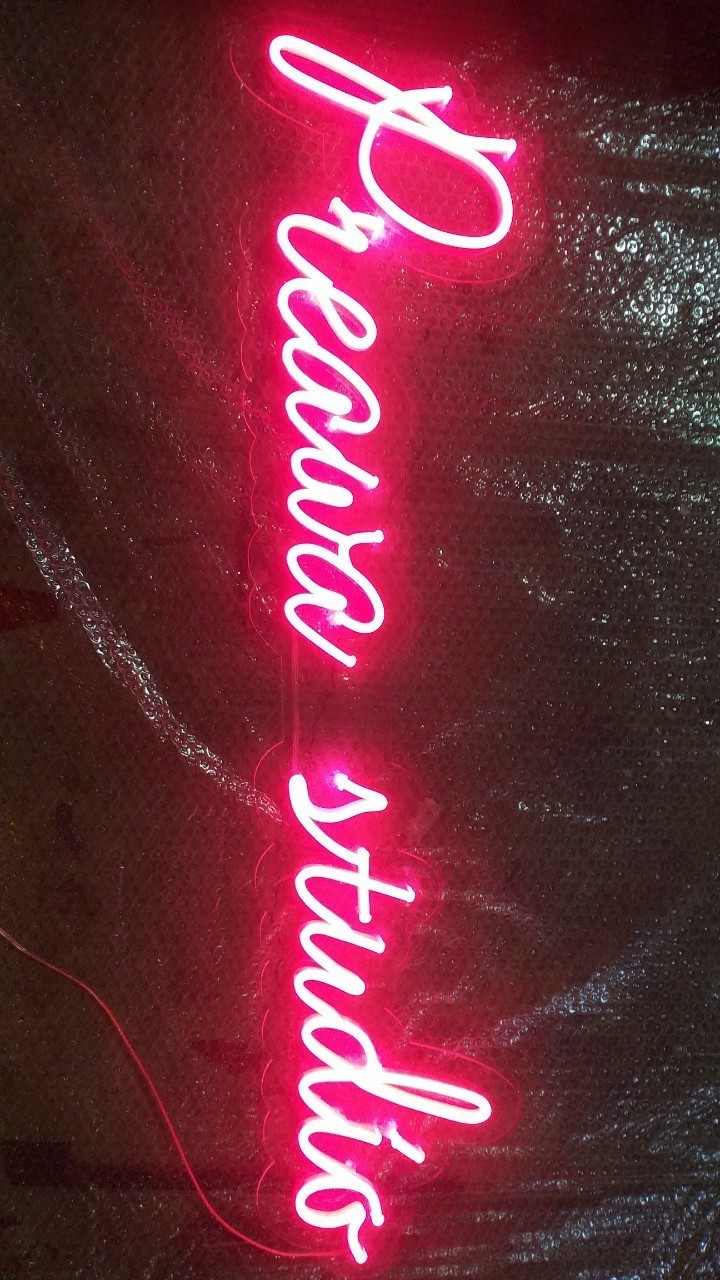 ป้ายไฟนีออน LED อะคริลิคใสรองหลัง