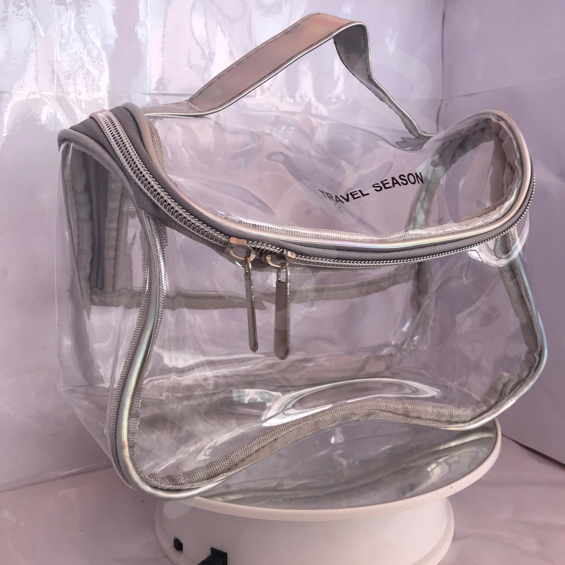 กระเป๋าใส่เครื่องสำอาง รุ่นพกพา สีเทา โปร่งใส ราคา/1 ใบ #0102