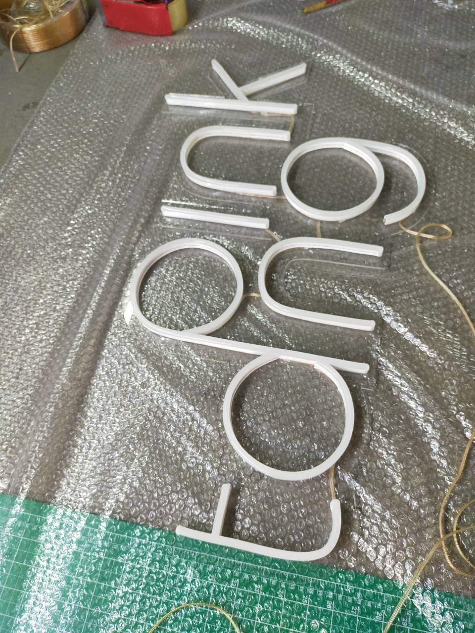 ไฟนีออนดัด แสงสีขาว - pink tdng