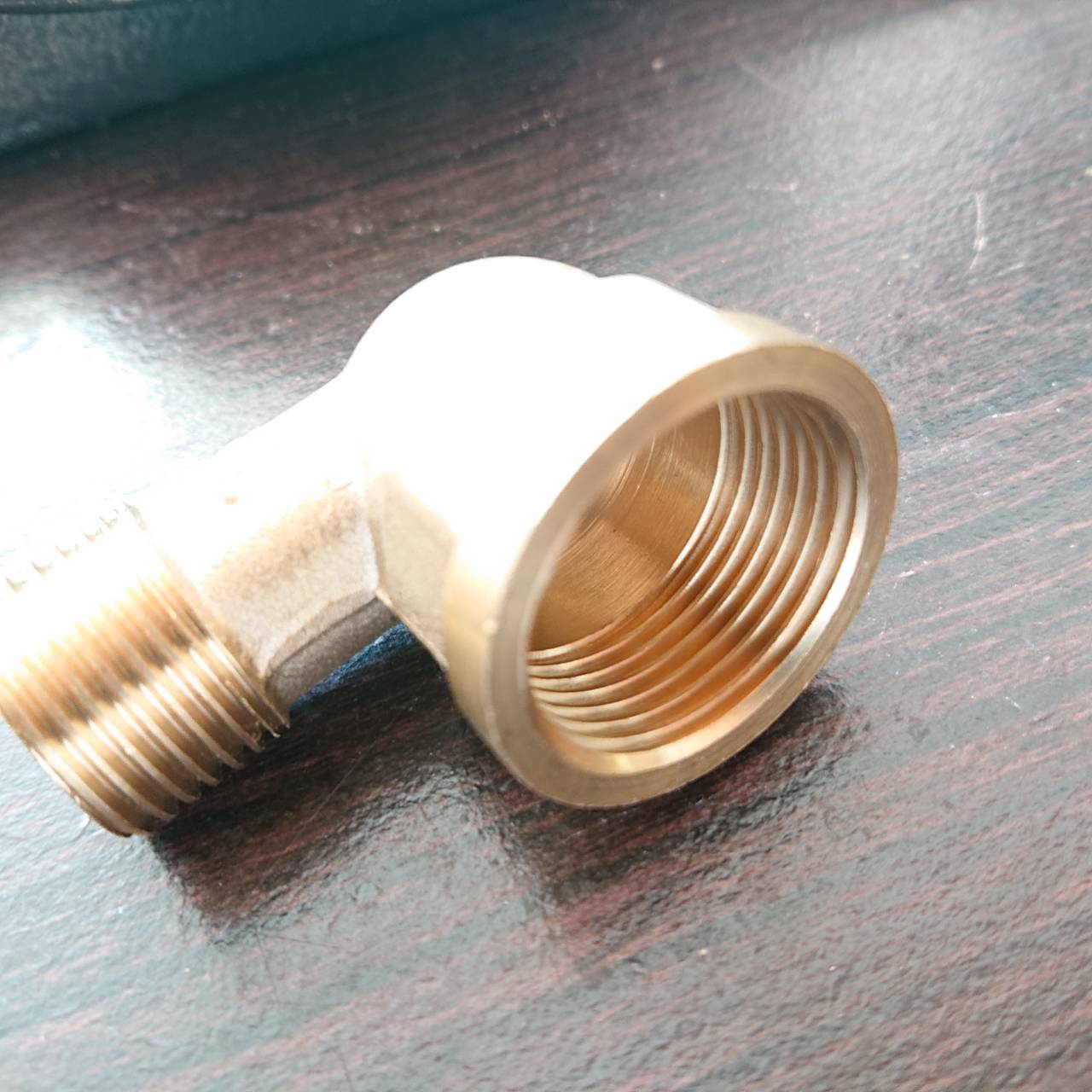 ทองเหลือง ข้องอเกลียวใน6หุน เกลียวนอก4หุน #060498