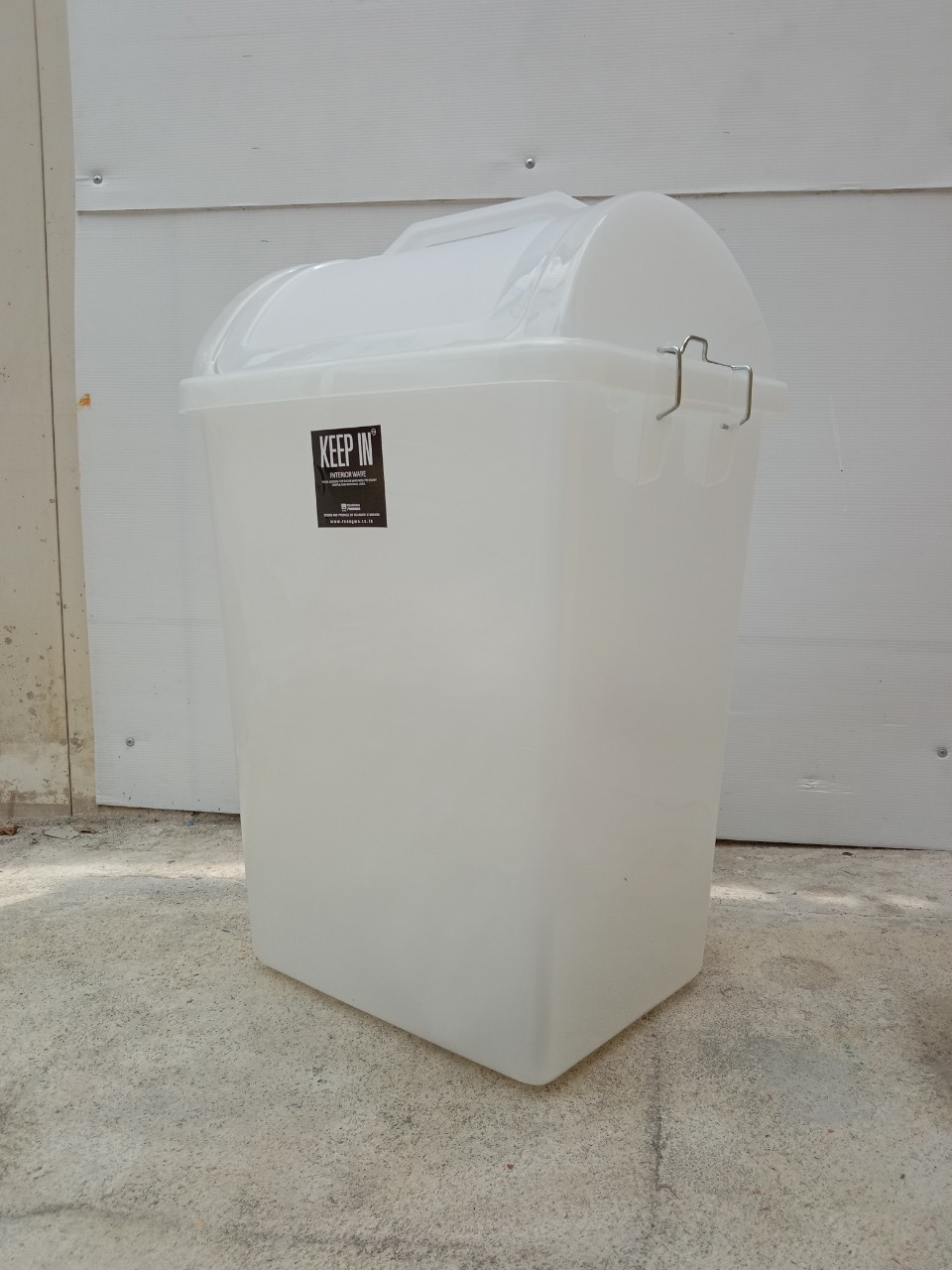 ถังขยะพลาสติกใส ทรงเหลี่ยม ฝาแกว่ง 40 ลิตร