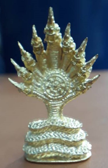 พญานาคเก้าเศียรเล็ก 1 องค์ โชคลาภถูกเลขเบอร์ใหญ่ ปลุกเสกแล้ว แถมยันต์