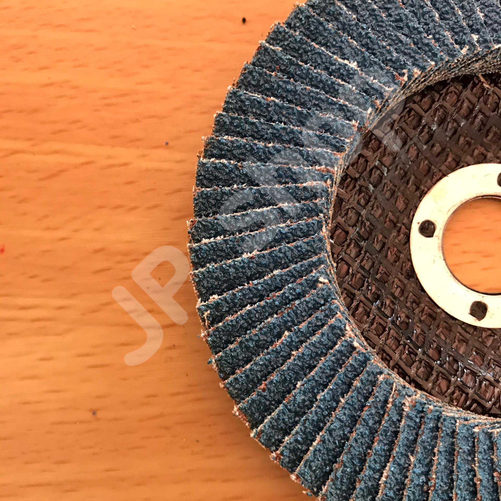 กระดาษทราย เรียงซ้อนเบอร์40 ขนาด 4 นิ้ว สำหรับงานขัดไม้ สแตนเลส เหล็ก ส่งของเร็วมาก #7256