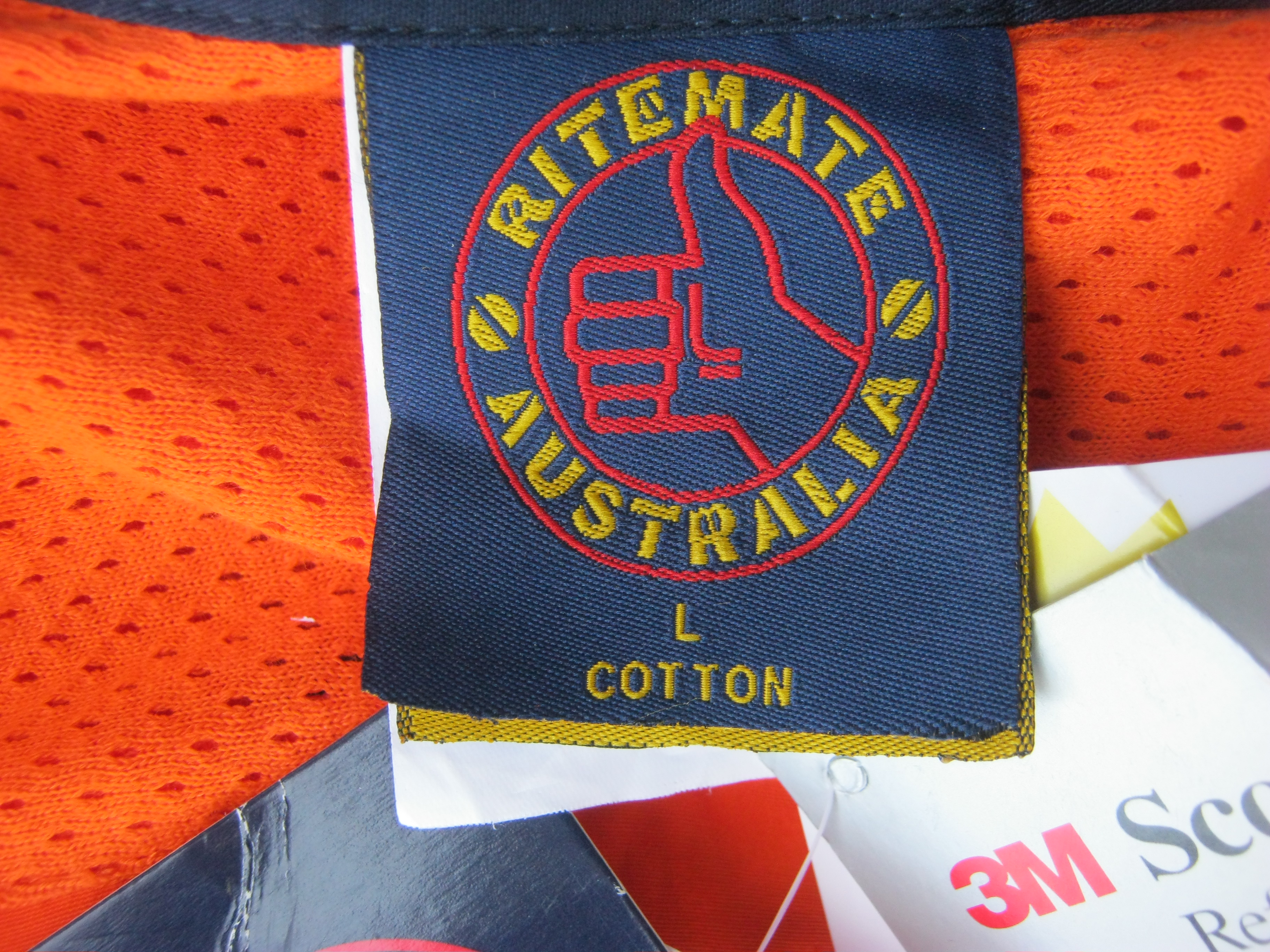 เสื้อสะท้องแสง 3 M