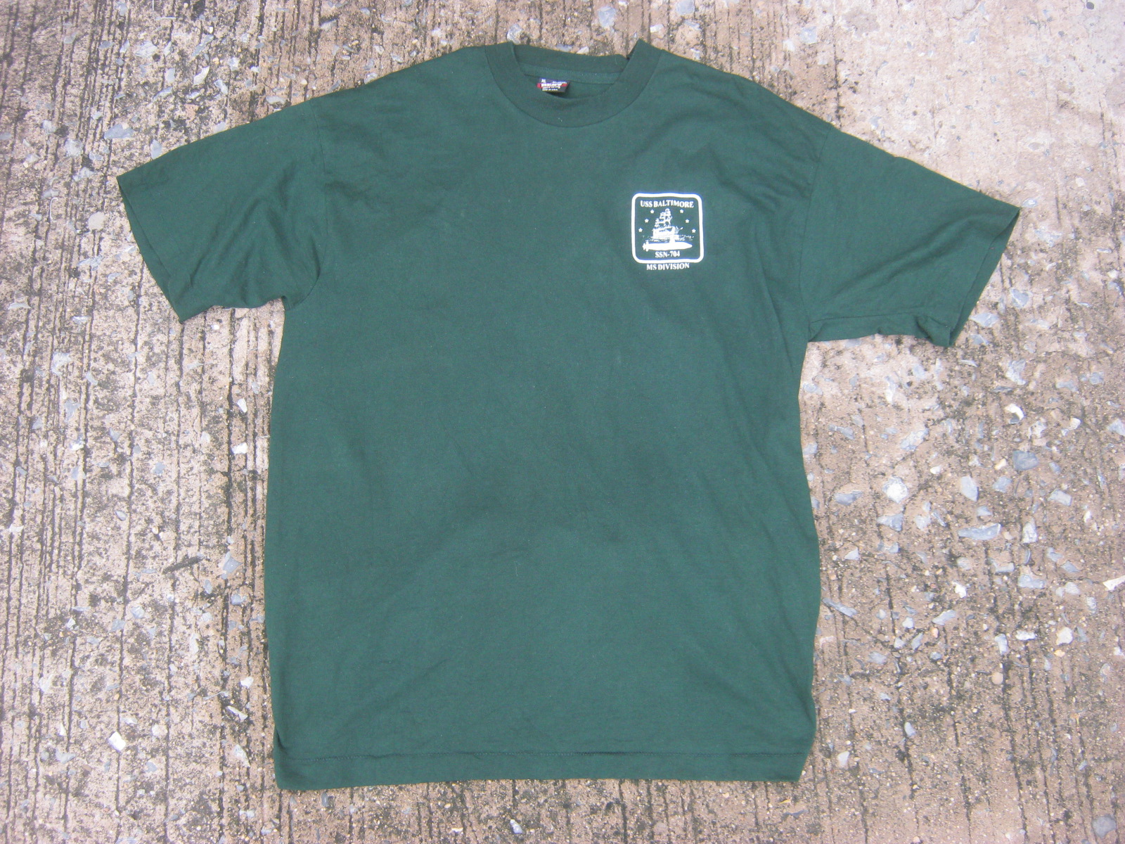 ขายแล้ว เสื้อยืด เรือดำน้ำ USS Baltimore (SSN-704)