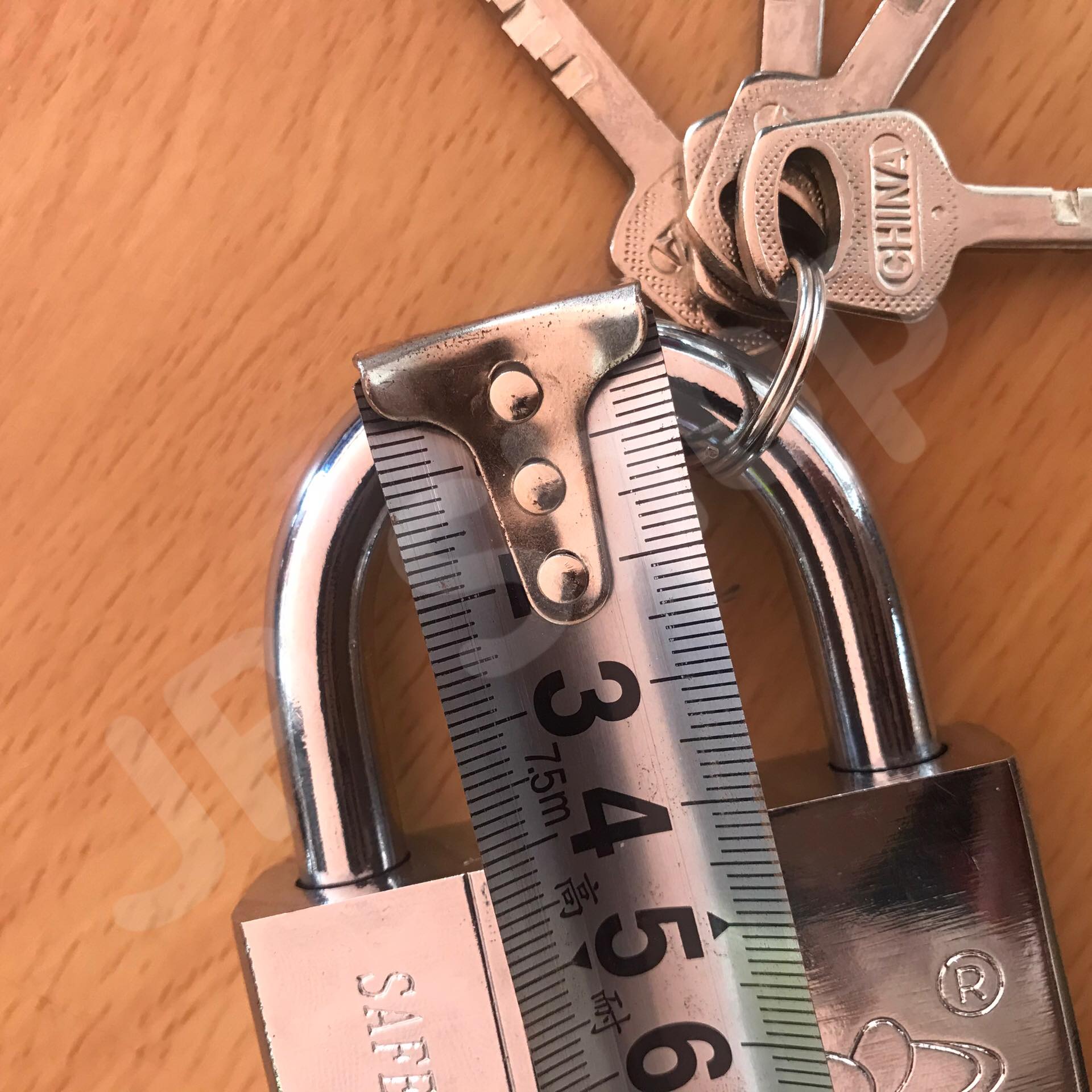 กุญแจล็อคบ้าน ล็อคครัว ล็อคอเนประสงค์ 70 มม. ล็อคแน่นหนา คงทน ราคาถูก สนใจสั่งซื้อได้เลย ห่วงสั้น #906