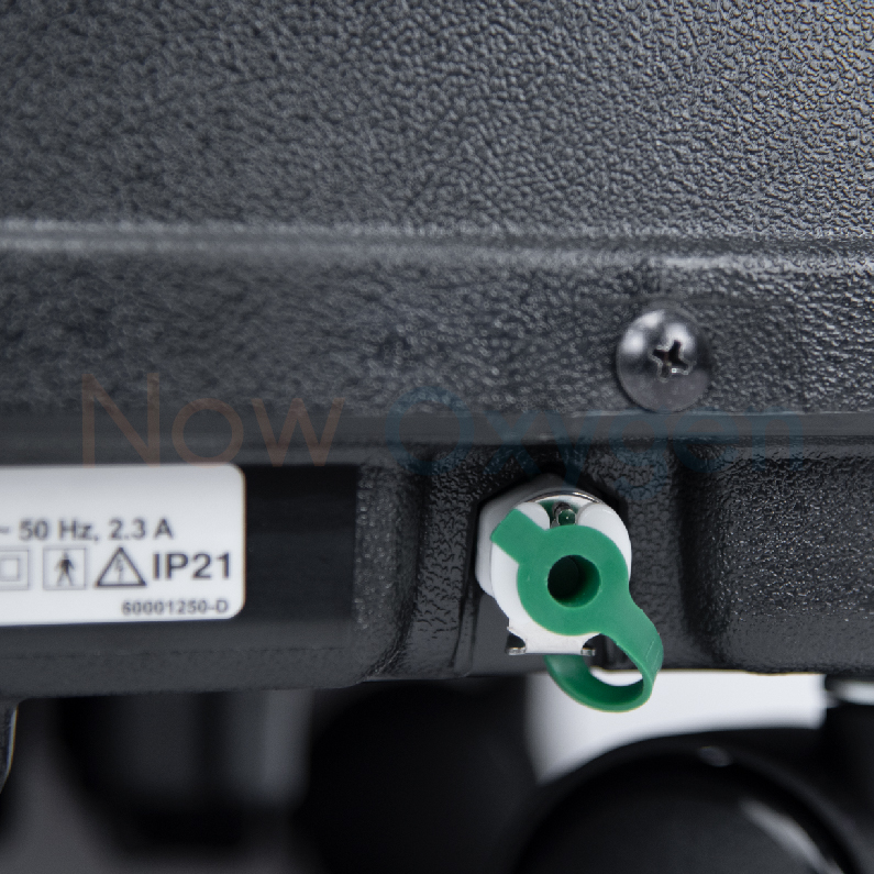 ตู้พักฟื้นสัตว์ขนาด 60*60 ซม. จับคู่กับเครื่องผลิตออกซิเจนขนาด 9 ลิตร Invacare Platinum 9