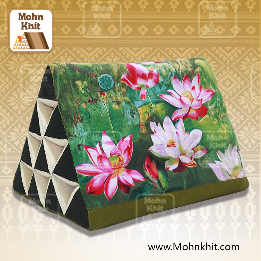 หมอนสามเหลี่ยม10ช่องผ้าฝ้ายพิมพ์50x28x30Cm Tri-angle kapok 100%Traditional Floor Cushions 10 holes.
