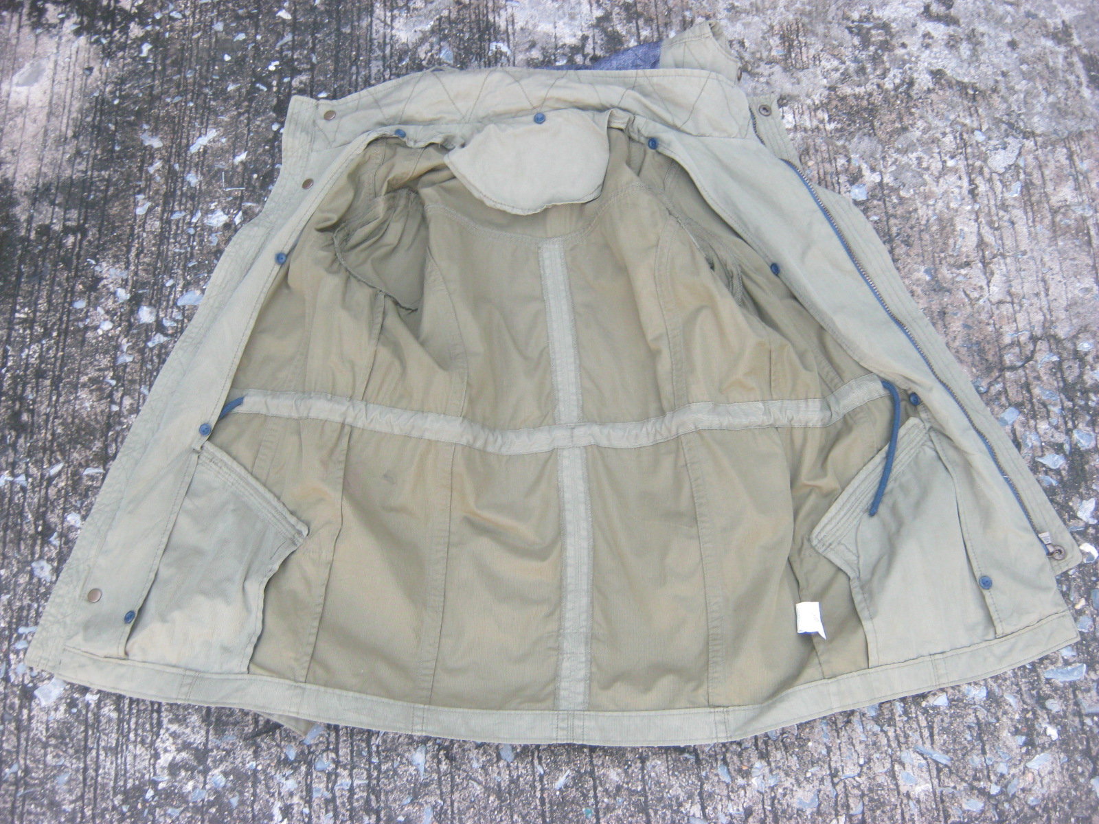 เสื้อแฟชั่นแนว ทหาร