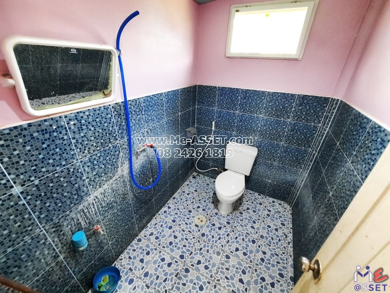 ขายที่ดินพร้อมสิ่งปลูกสร้าง บ้านชั้นเดียว ย่าน พุทธมณฑลสาย 4, ทวีวัฒนา อักษะ : ศาลายา ซอย 17 ใกล้ร้านก๊วยเตี๋ยวนายเงี๊ยบ : 134 ตารางวา